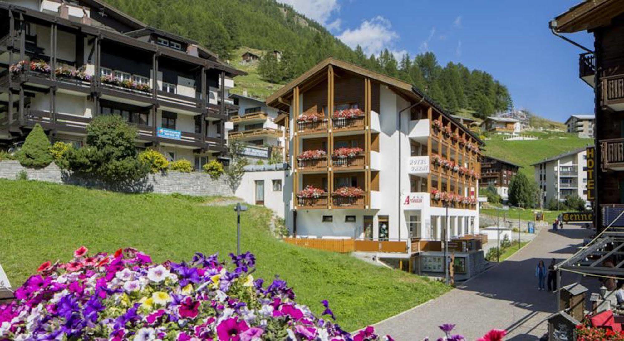 Hotel Restaurant Gabriel Scuol Exterior photo